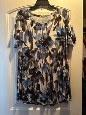 Larace Relaxed Floral Short-Sleeve Tunic in Blue, Brown & Cream